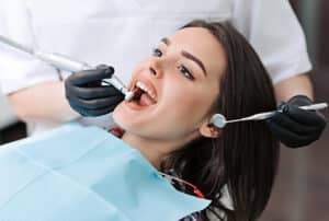 Procedimiento de conducto radicular, dentista de urgencia