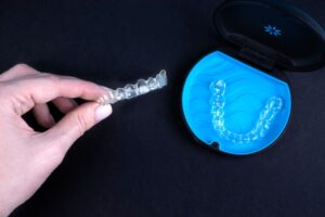 Cómo mantener sus bandejas Invisalign